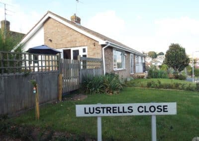 13 Manor Crescent photo 4