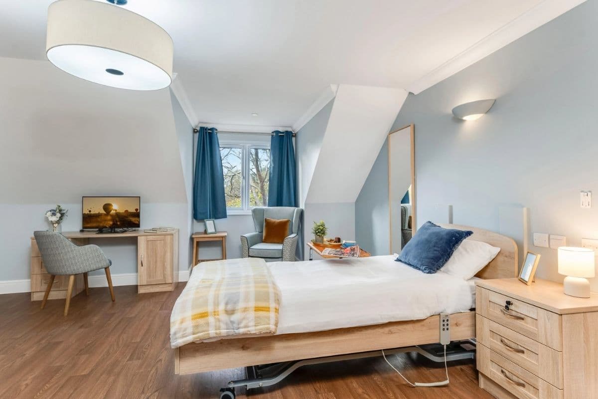 Upton Manor photo 11