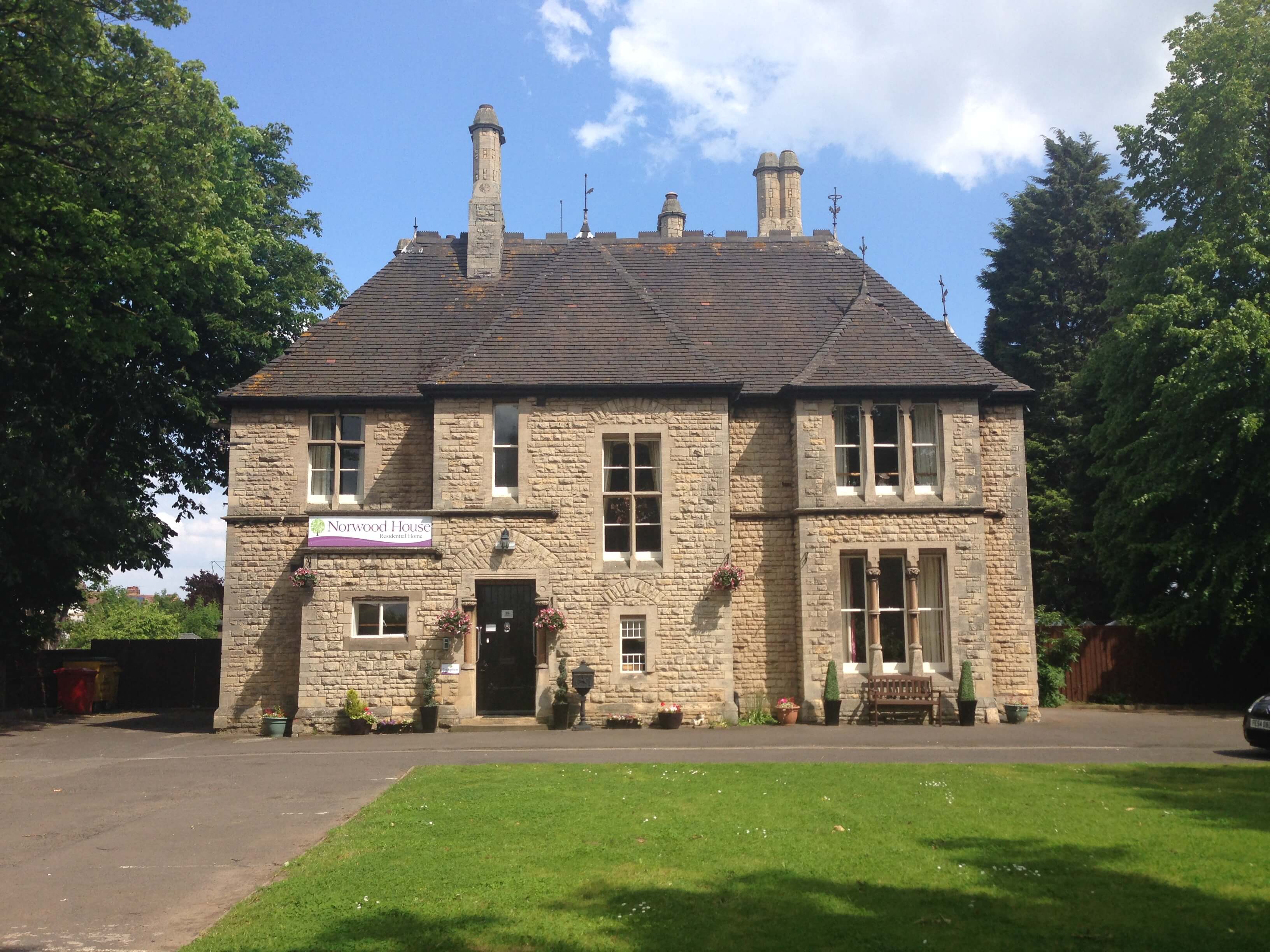 Norwood House photo 3