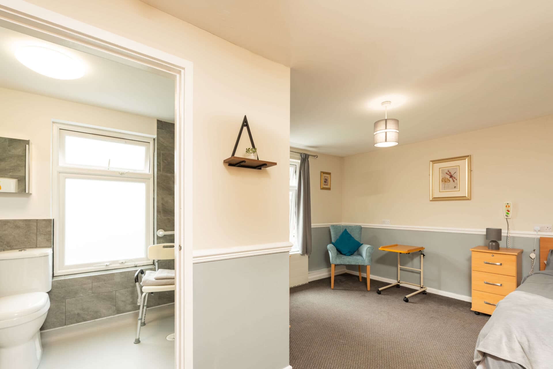 Bedroom and en-suite at Agnes and Arthur