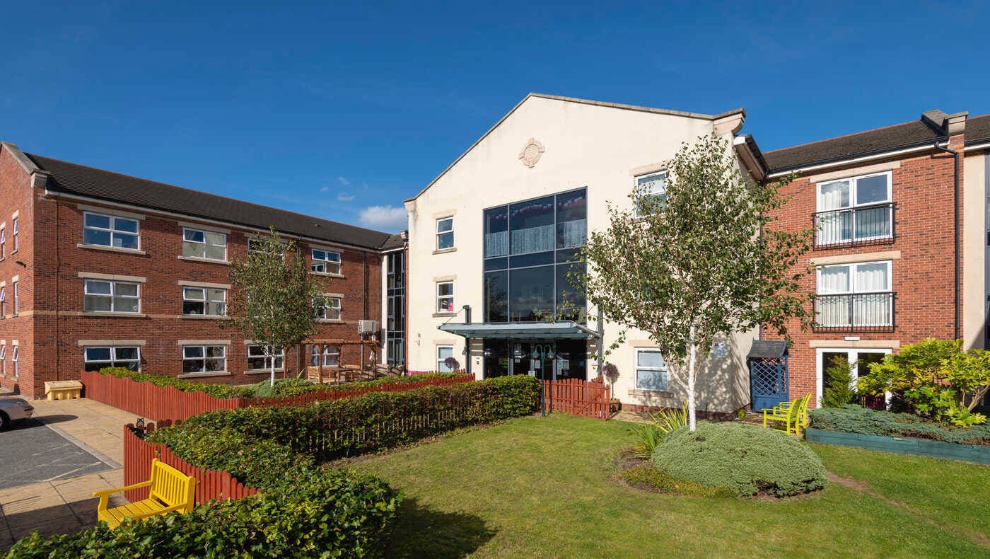 Exterior and grounds at Berkeley Court