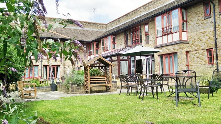 Garden and exterior at Marling Court