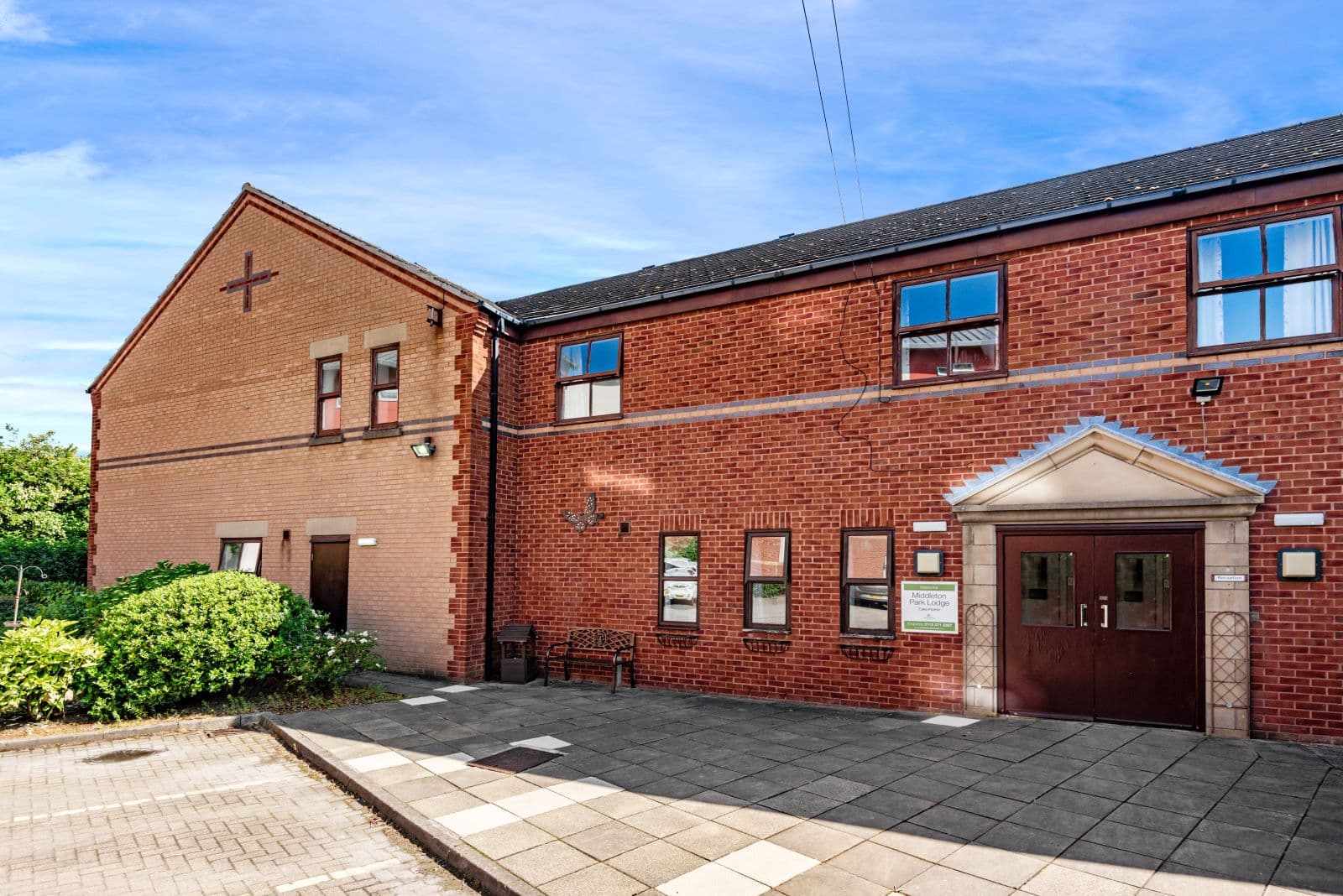 Exterior and entrance at Middleton Park Lodge
