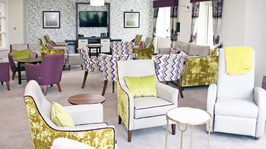 Lounge at Oakview Lodge