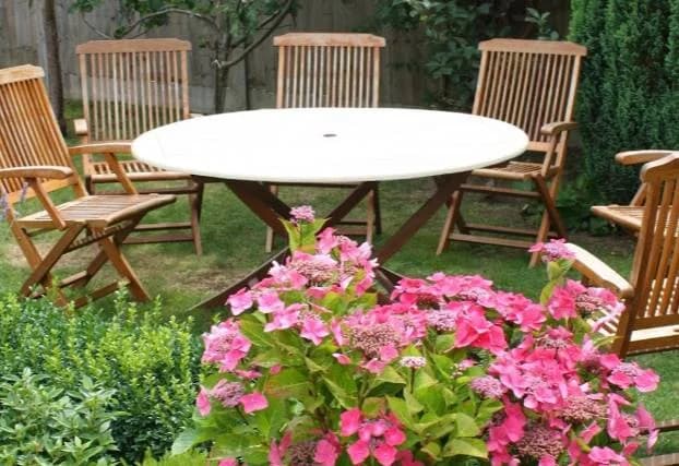 Garden seating at Park House Rest Home
