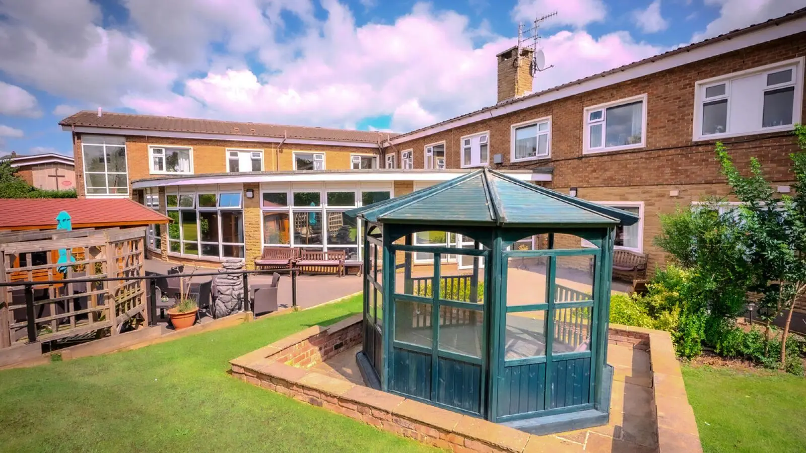 Garden and exterior at Priceholme