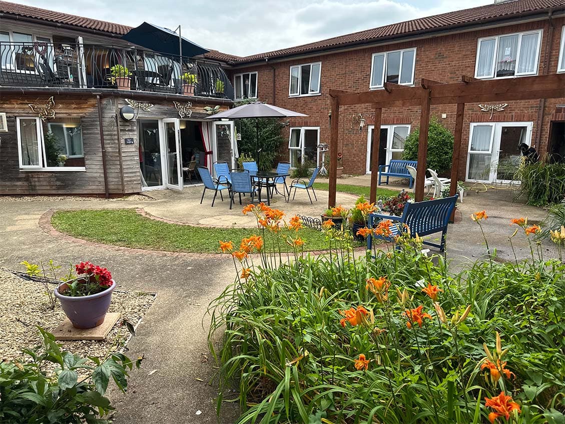 Exterior and garden at Robinson House Care Home