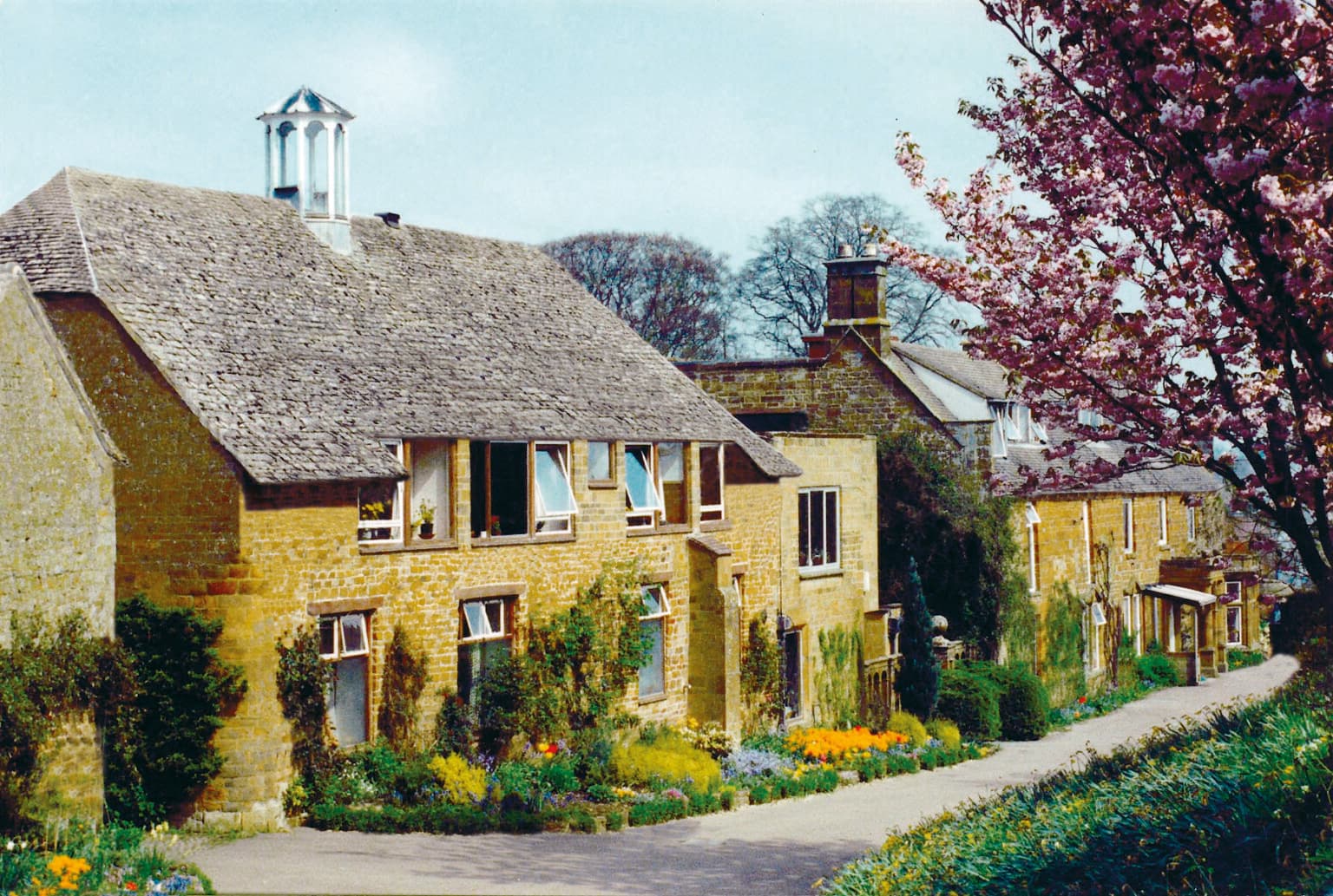 Exterior and garden at Wardington House Nursing Home