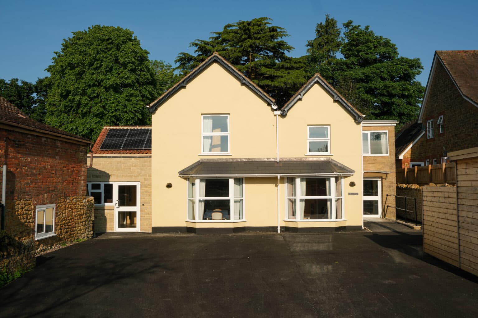 Exterior and entrance at Weavers Lodge