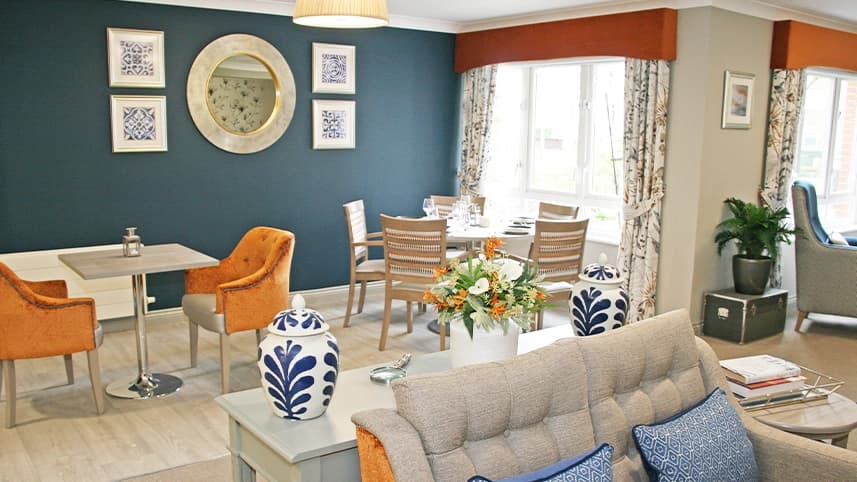 Lounge and dining area at Woodlands House